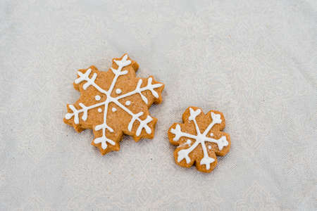 Gingerbread star with sugar, spices, and vintage rolling pin on rustic, textile linen background. Top view still life with natural light.の写真素材