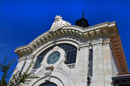 Huge clock on facade of the central market Mercado da Ribeira near the train station Cais do SodrÃ© on Av. 24 de Julho 49 in Lisbon, Portugal. November 01, 2018. Editorial photoのeditorial素材