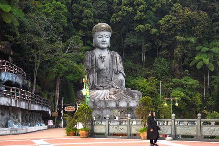 Statue of Qingshui, a Buddhist monk. Statue of Qingshui, a Buddhist monk. The Chin Swee Caves Temple Genting Highland Malaysia.のeditorial素材