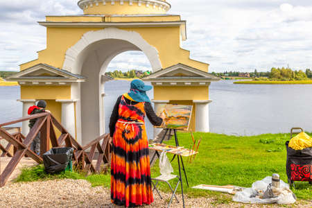 Russia, Tver region, Svetlitsa, 15 September 2020: Nilo-Stolobenskaya Pustyn '. Artist painting a picture.のeditorial素材