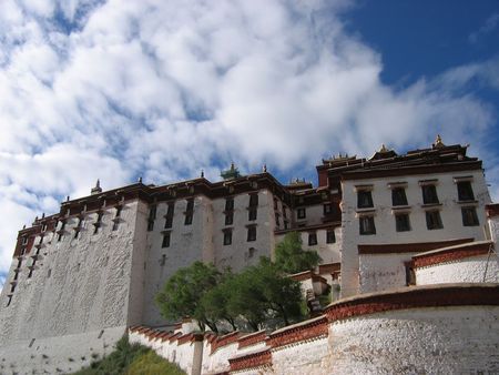 Sky over the Potala Palace in Lhasa, Tibetのeditorial素材