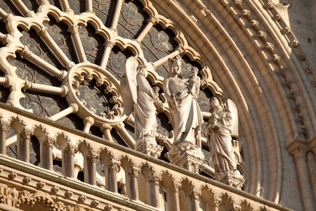 Staues above central entrance, Cathedral Notre Dame de Paris (1160-1345), Paris, Franceの写真素材