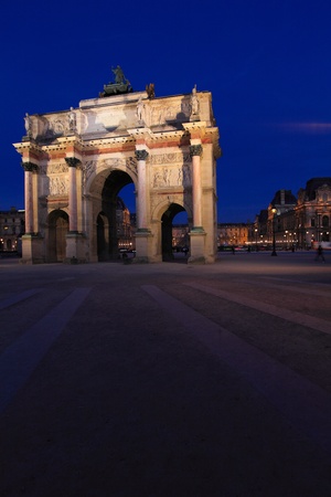 Night view of Arc de Triomphe du Carrousel (1806-1808), designed by Charles Percier, Paris, Franceのeditorial素材