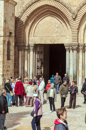 JERUSALEM, ISRAEL - FEBRUARY 15, 2013: Tourists entering main entrance of Holy Sepulchre Cathedralのeditorial素材