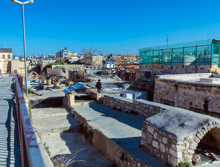 JERUSALEM, ISRAEL - FEBRUARY 20, 2013: Native people using roofs to walk across the cityのeditorial素材