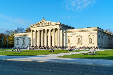Munich, Germany - October 20, 2017: Students in front of Glyptothek museum of Greek and Roman sculpturesのeditorial素材