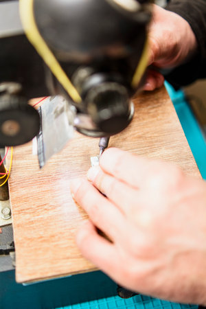 The master repairs the smartphone in the service center