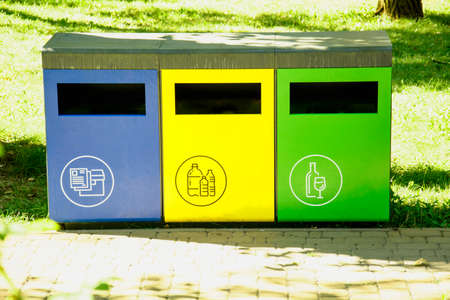 Sign pointer for garbage collection in the parkの写真素材