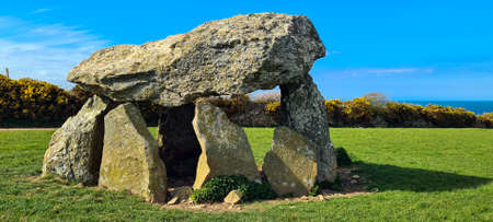 Carreg Samson known as Carreg Sampson, Samson's Stone, or the Longhouse - Pembrokeshire Coast Path in Wales, United Kingdomの写真素材