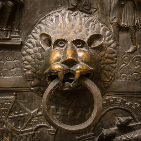 Door handle in the form of the head of a lion.の写真素材