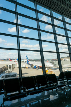 Moscow, Russia - March 25, 2017 Aircraft maintenance at Moscows Sheremetyevo airport.のeditorial素材