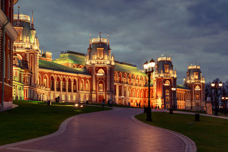 Moscow, Russia, 23 October 2019: Grand Palace, Tsaritsyno park. Evening landmark photo. Popular park Museum Tsaritsyno at sunset. Sightseeing Tsaritsyn Palace. Museum and park in the south of cityのeditorial素材
