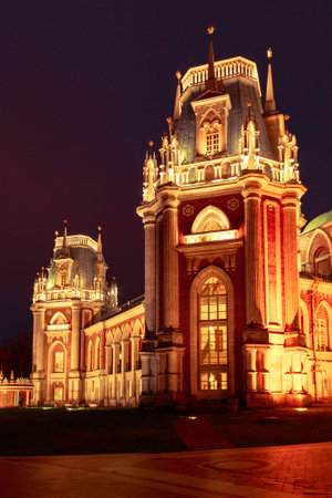 Moscow, Russia, 23 October 2019: Grand Palace, Tsaritsyno park. Evening landmark photo. Popular park Museum Tsaritsyno at sunset. Sightseeing Tsaritsyn Palace. Museum and park in the south of cityのeditorial素材