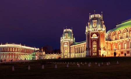 Moscow, Russia, 23 October 2019: Grand Palace, Tsaritsyno park. Evening landmark photo. Popular park Museum Tsaritsyno at sunset. Sightseeing Tsaritsyn Palace. Museum and park in the south of cityのeditorial素材