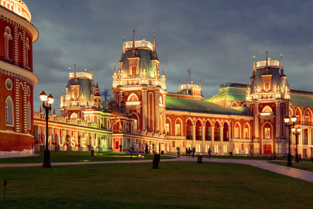 Moscow, Russia, 23 October 2019: Grand Palace, Tsaritsyno park. Evening landmark photo. Popular park Museum Tsaritsyno at sunset. Sightseeing Tsaritsyn Palace. Museum and park in the south of cityのeditorial素材
