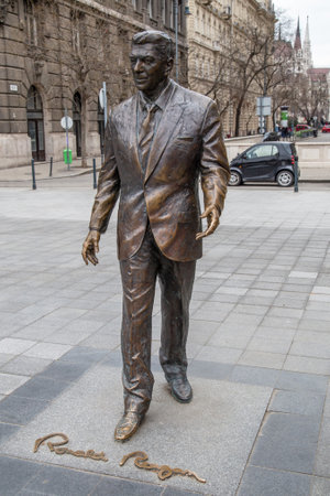 Budapest, Hungary - March 25, 2018: Statue of Ronald Reagan near the Hungarian Parliament building in government district of Budapest. Liberty Square. Contribution to ending the Cold Warのeditorial素材