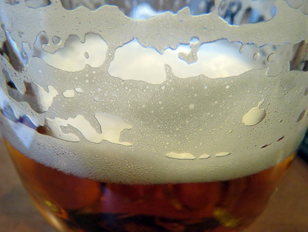 beer foam in a glabeautiful and tasty frothy beer in a glassssの写真素材