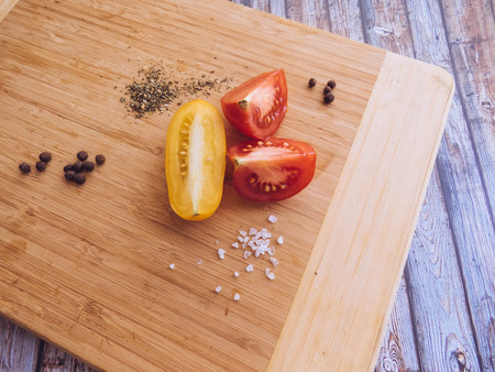 red and yellow tomatoes sliced on a wooden board. healthy eating. eco-friendly products. Organic Food. Style Top View Group Objectsの写真素材
