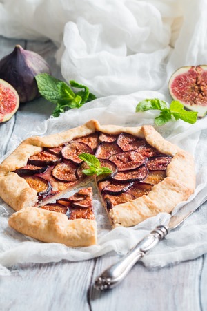 Homemade figs galette made with fresh organic figs on wooden tableの写真素材