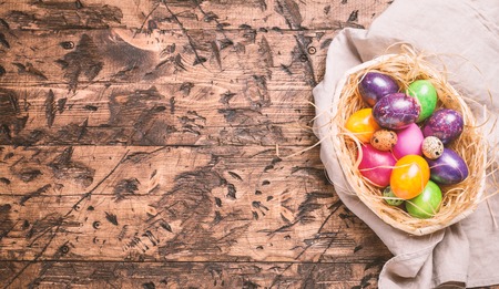 Easter eggs in a bowlの写真素材