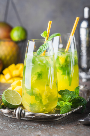 Mango mint mojito cocktailの写真素材