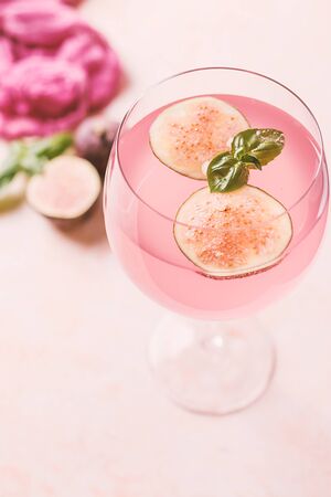 Pink cocktail with fig and basil on light background close upの写真素材