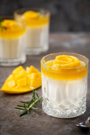 panna cotta with mangoの写真素材