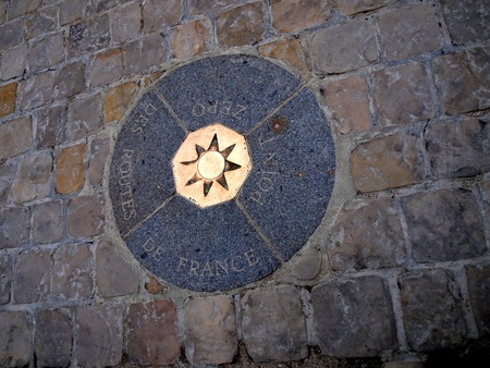 located on the square in front of the cathedral Noter Dam zero point to roads in Franceのeditorial素材
