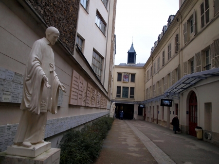 The entrance to the chapel of the Sisters of Charity of St. Vincent de Paul in Paris du Bac Street 140, the place of the apparitions of Mary St Catherine, a place associated with the miraculous medalのeditorial素材