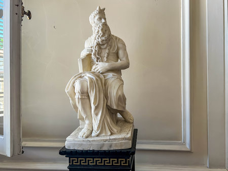 szczyna, Poland, August 12, 2025: Pszczyna, Castle interior. Figure of Moses with the tablets of the Ten Commandments.のeditorial素材