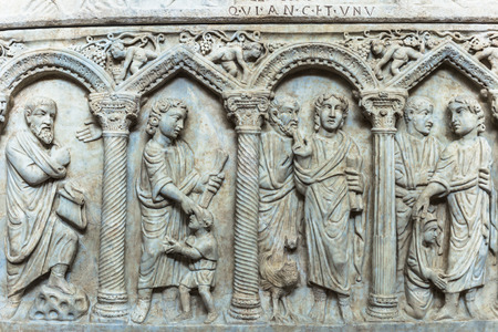 May 30, 2016: Sculpture of several people in archs in the Vatican Museum, Vatican Cityのeditorial素材