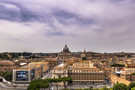 May 28, 2016: The Vatican city seen from the castle of Sant'Angelo, Romeのeditorial素材