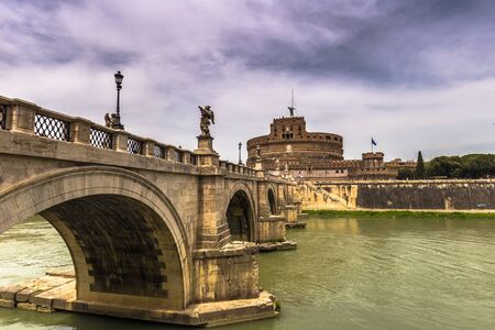 May 28, 2016: Anceint bridge that leads to the castle of Sant'Angelo, Romeのeditorial素材