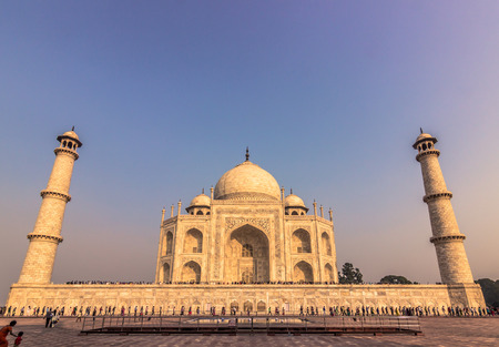November 02, 2014: Sideview  of the Taj Mahal in Agra, Indiaのeditorial素材