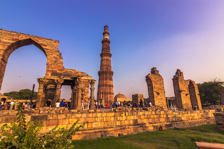 October 27, 2014: Ruins of the Qutb Minar in New Delhi, Indiaのeditorial素材