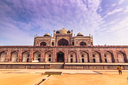 October 29, 2014: Frontal view of the Humayun's Tomb in New Delhi, Indiaのeditorial素材