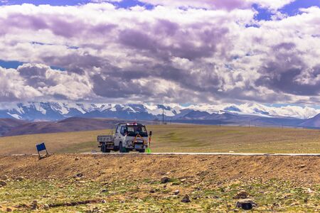 August 16, 2014 - Truck crossing the Himalayas, Tibetのeditorial素材