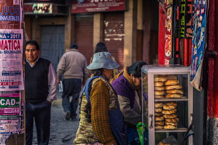 La Paz - July 24, 2017: Market streets of La Paz, Boliviaのeditorial素材
