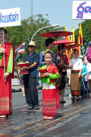 CHIANG MAI, THAILAND - APRIL 13:Undentified beautiful with traditionally dressed woman in parade on Songkran Festival on April 13, 2012 in Chiang Mai, Thailand のeditorial素材