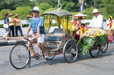 CHIANG MAI, THAILAND - APRIL 13 Undentified beautiful with traditionally dressed woman in parade on Songkran Festival on April 13, 2012 in Chiang Mai, Thailand のeditorial素材