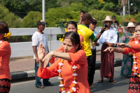 CHIANG MAI, THAILAND - APRIL 13:Undentified beautiful with traditionally dressed woman in parade on Songkran Festival on April 13, 2012 in Chiang Mai, Thailand のeditorial素材