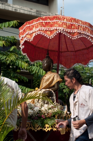 CHIANG MAI, THAILAND - APRIL 13:Undentified beautiful with traditionally dressed woman in parade on Songkran Festival on April 13, 2012 in Chiang Mai, Thailand のeditorial素材