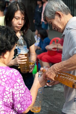 CHIANG MAI, THAILAND - APRIL 13:Undentified beautiful with traditionally dressed woman in parade on Songkran Festival on April 13, 2012 in Chiang Mai, Thailand のeditorial素材