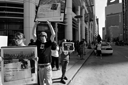 Protesters at the Rainforest Coalitions protest at the annual Chevron board meeting.のeditorial素材