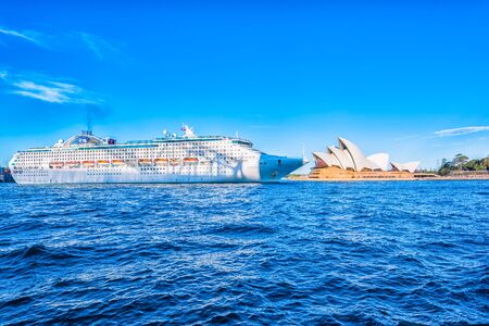 Shif and Sydney Opera House. Sep 23,2016 It was designed by Danish architect rn Utzon, the building was formally opened on 20 October 1973.のeditorial素材