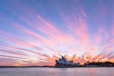 Sydney Opera House at sunrise in Sydney Australia.NOV 11,2016 The Sydney Opera House is a famous arts center.Over 10 millions tourists visit Sydney a year.のeditorial素材