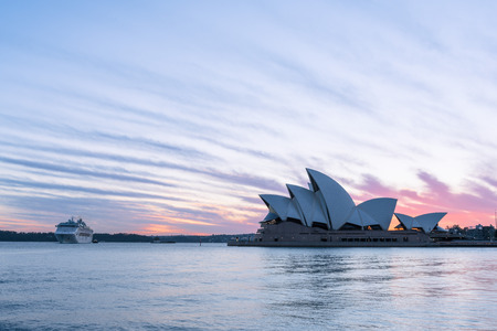 Sydney Opera House at sunrise in Sydney Australia.NOV 11,2016 The Sydney Opera House is a famous arts center.Over 10 millions tourists visit Sydney a year.のeditorial素材