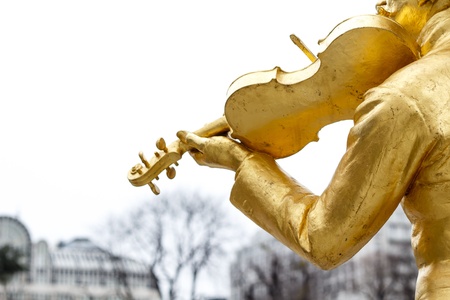 Statue of Johann Strauss at Stadtpark in Viennaのeditorial素材