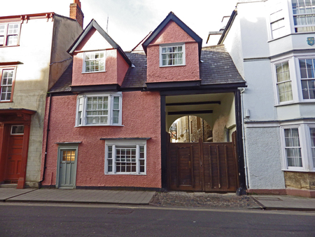 A house in Holywell Street Oxford at number 30 and previously a livery stables as can be seen by the entrance for horses on the right of the photo the building date's from the 17th Centuryのeditorial素材