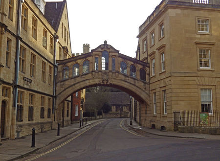 Hertford college bridge in Oxford England connecting 2 college buildings also called the Bridge of Sighs because of its alleged similarity to the bridge in Venice Italy but it is more like the Rialto bridgeのeditorial素材
